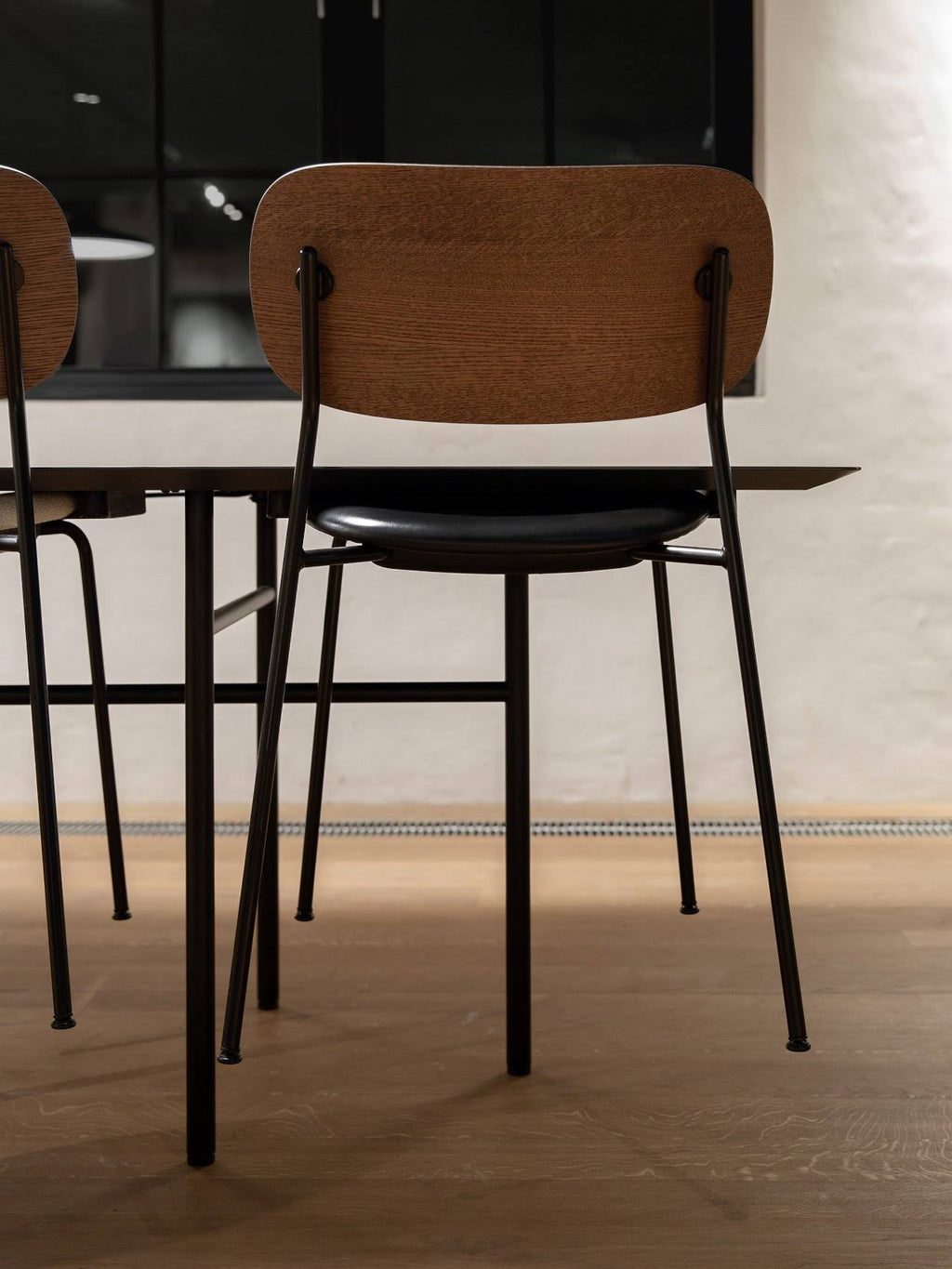Dark Stained Oak Chair Z67377